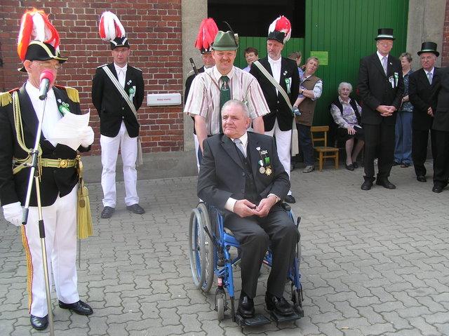 Karte 086.jpg - Für seine lanjährigen Verdienste wurde "Ehrenoberst" Bernhard Schlüter durch Generalmajor Anton Eßling ausgezeichnet.